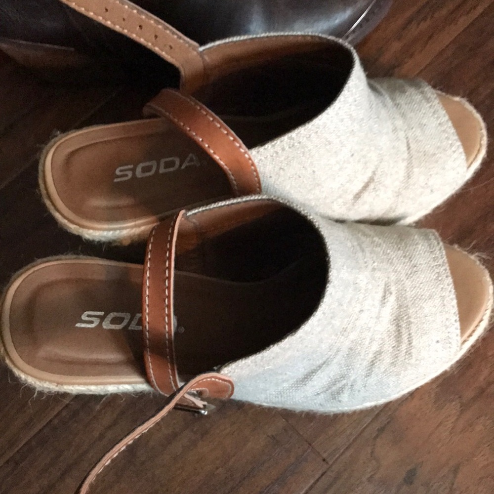Wedge shoes